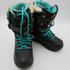 Nike Women's Black and Teal Boots